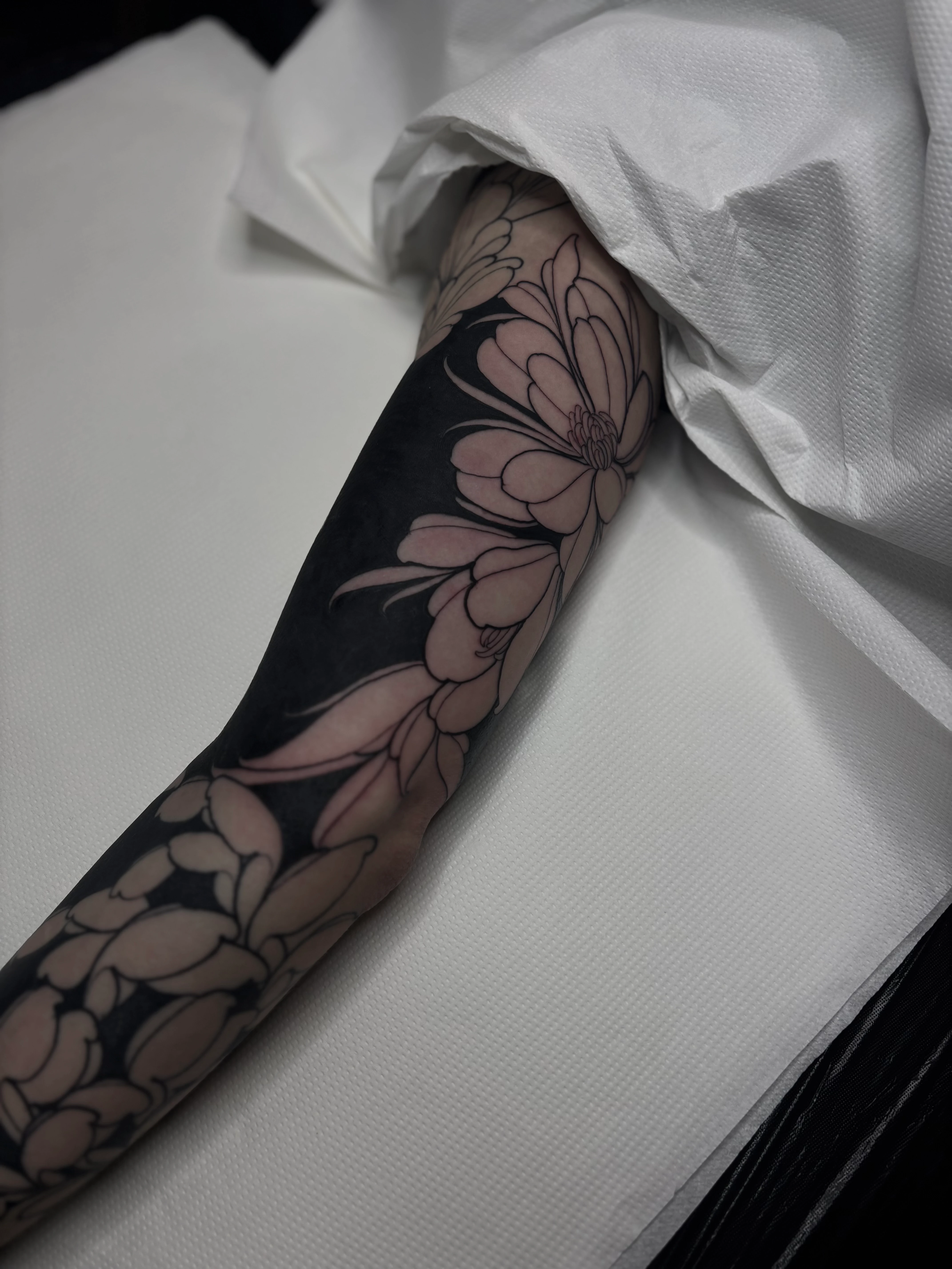 Floral & Botanic, Blackwork and Neo Traditional tattoo by Sinah Ra